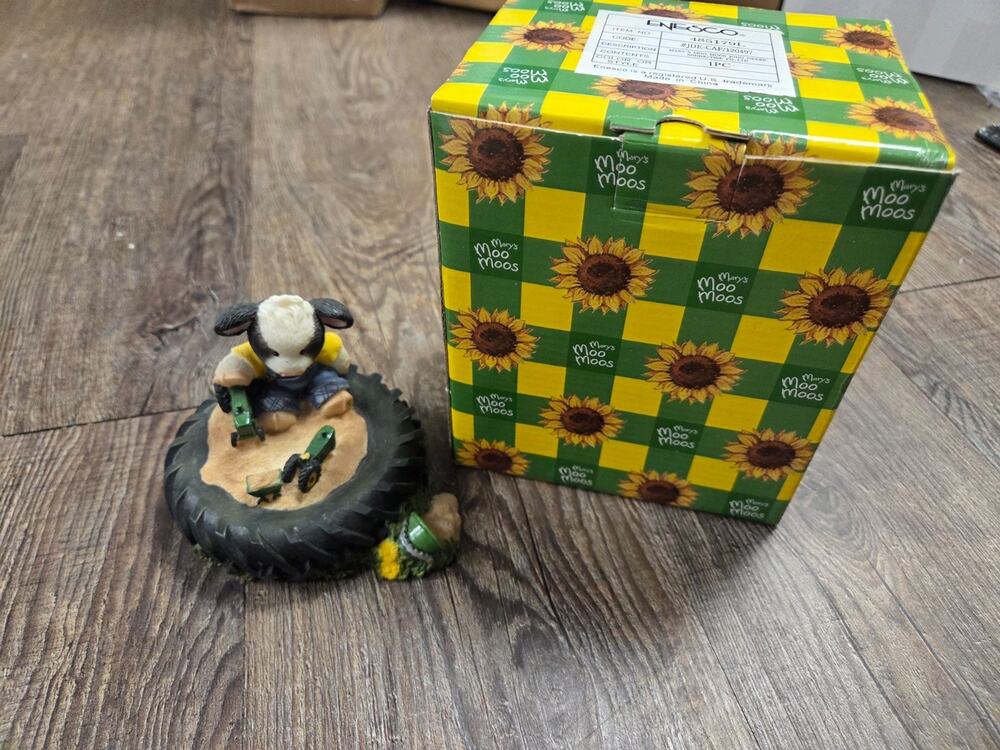 Mary's Moo Moos Enesco Sandbox Tire John Deere 485179L Figurine
